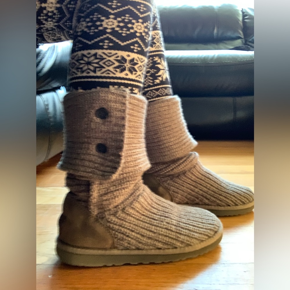 UGGS | Gray Tall Sweater Button Uggs | Size 8 🩶🖤 - Picture 2 of 14